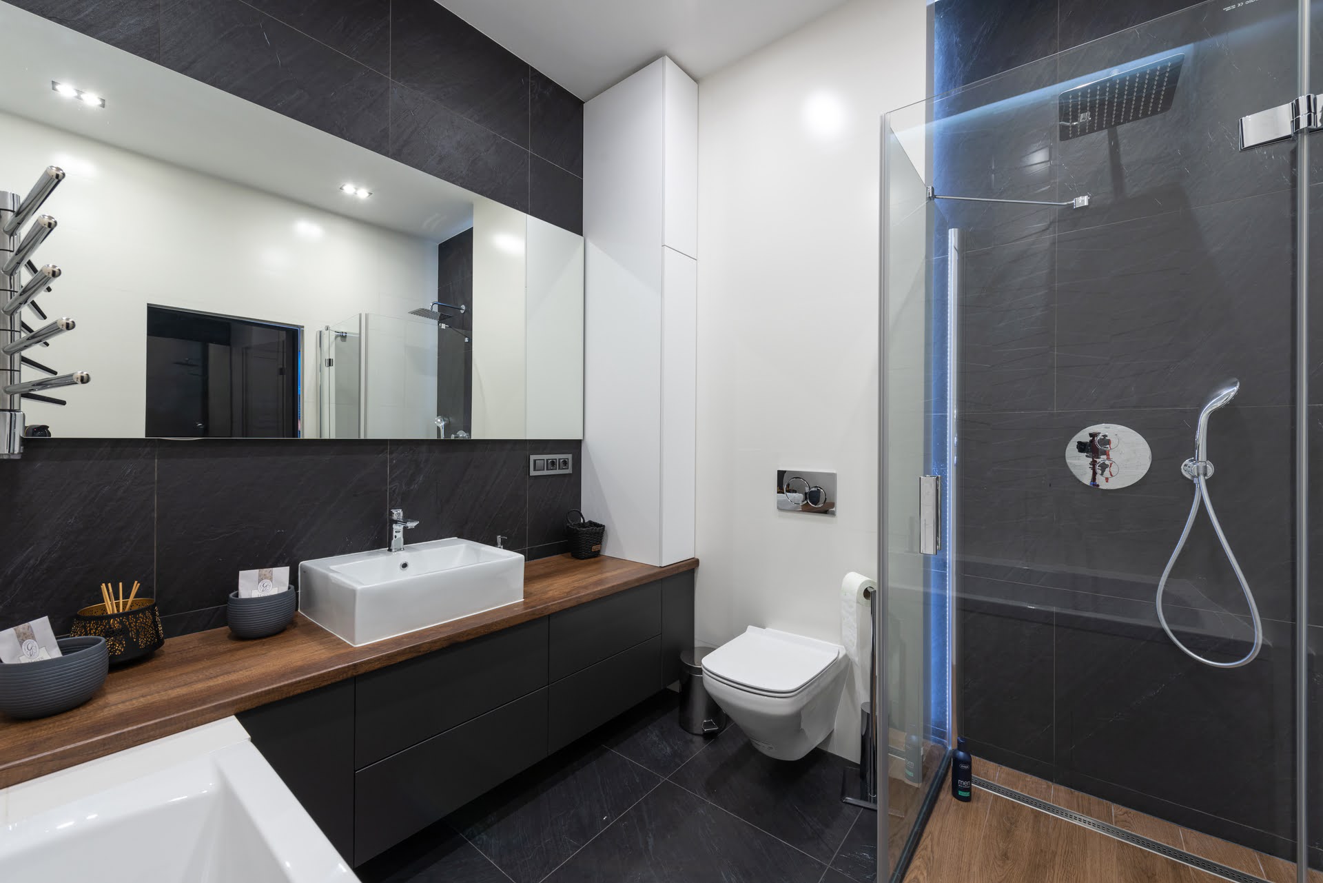 Étagère en Verre sur Mesure : maximiser l’espace avec panache ! 1 douche en verre sur mesure